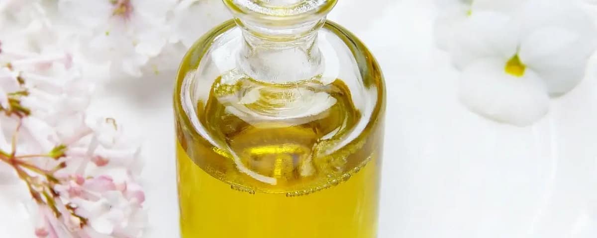 glass, bottle, oil-4108085.jpg