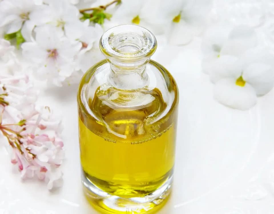 glass, bottle, oil-4108085.jpg